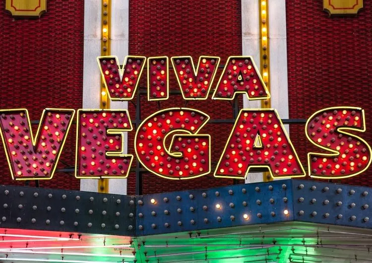 10 Best Shows in Las Vegas 2024: Acrobats, Magic, Comedy