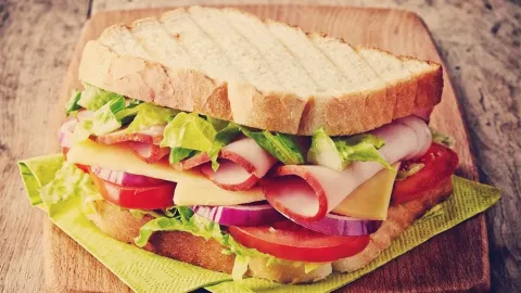 华莱士·全鸡汉堡(玉林城西店) in Yulin