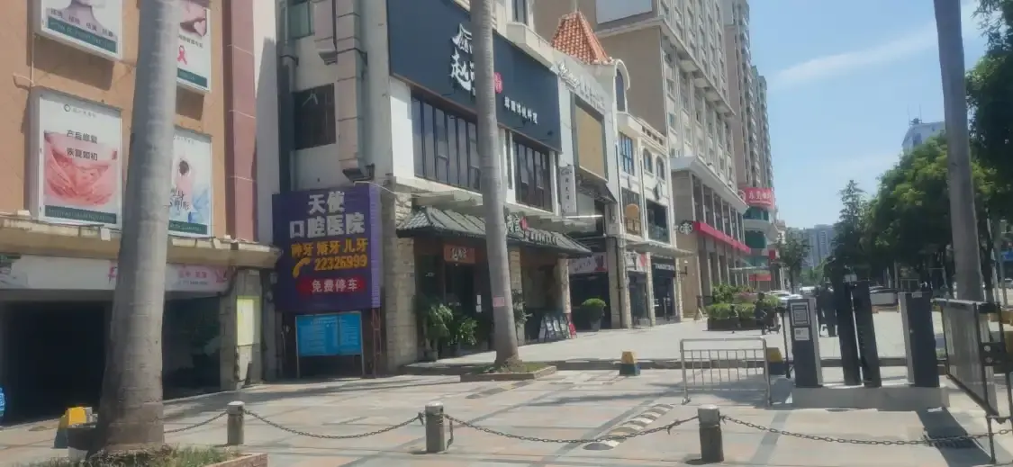 둥청 펑칭 보행자 거리 주변 호텔