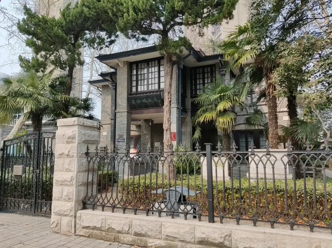 Hotels near Saizhenzhu Former Residence