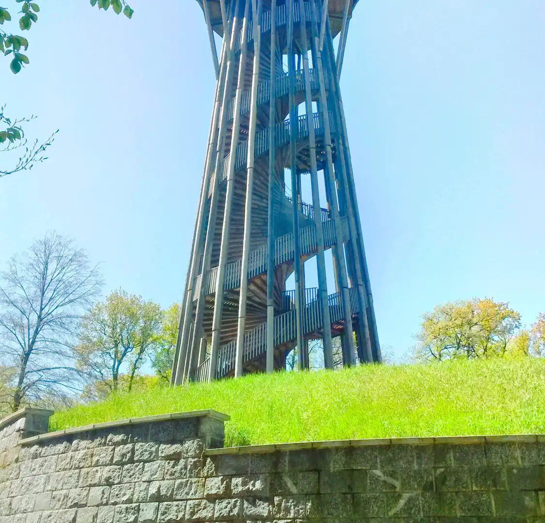 Hotels near Sauvabelin Tower