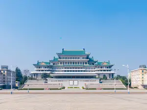 Piazza "Kim Il-sung"