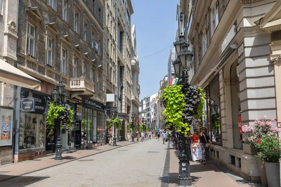2_Vaci Street