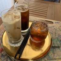 커피 먹고 그림도 그리는 동명동 카페