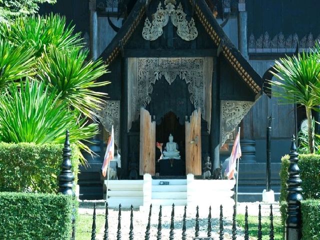 เที่ยวชมพิพิธภัณฑ์บ้านดำ จ.เชียงราย