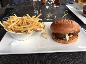 Luxe Bistro