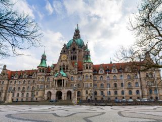 Flugzeit Barcelona nach Hannover