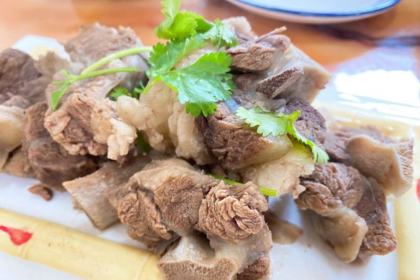 SU LAI TE SE NIU GU TAN YANG SHOU ZHUA GUAN