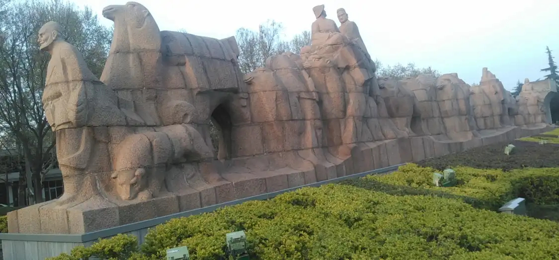 실크로드 시작점 주변 호텔
