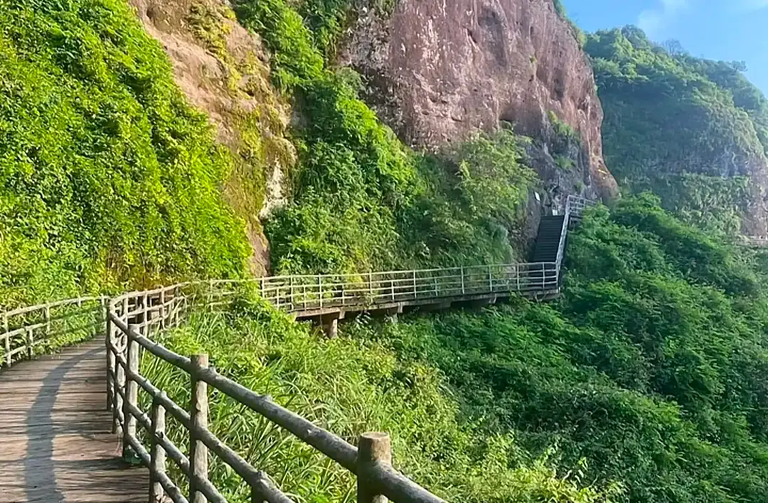 Hotels near Elephant Trunk Mountain Geopark