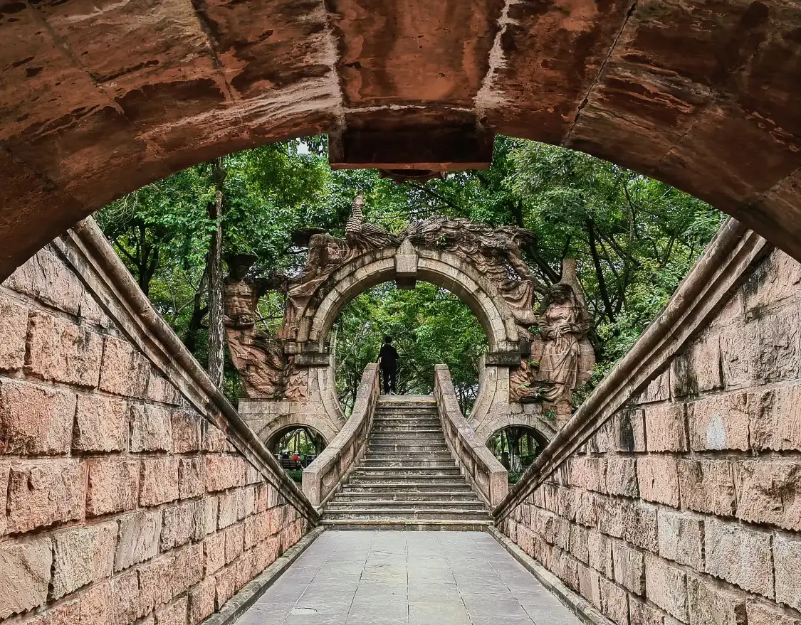 Hoteles cerca de Stone Carving Wall