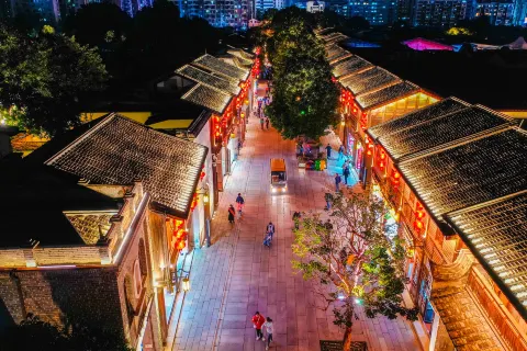 Three Lanes And Seven Alleys