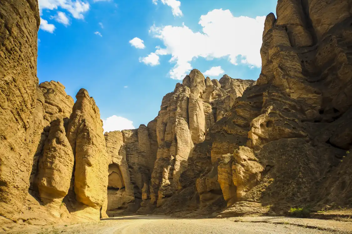 Hotels near Yellow River Stone Forest
