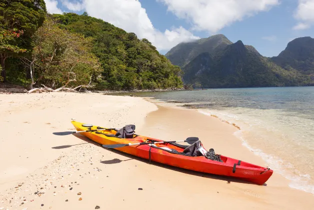 Hotels near Bay of Buddhas