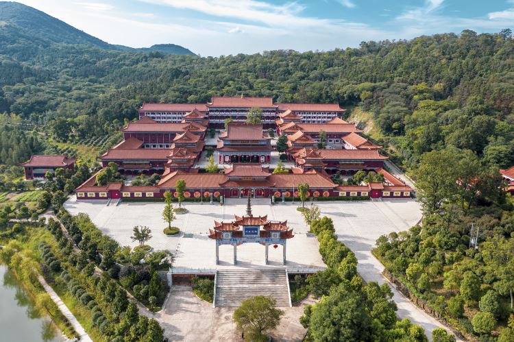 Compare 5 airports near Chaohu