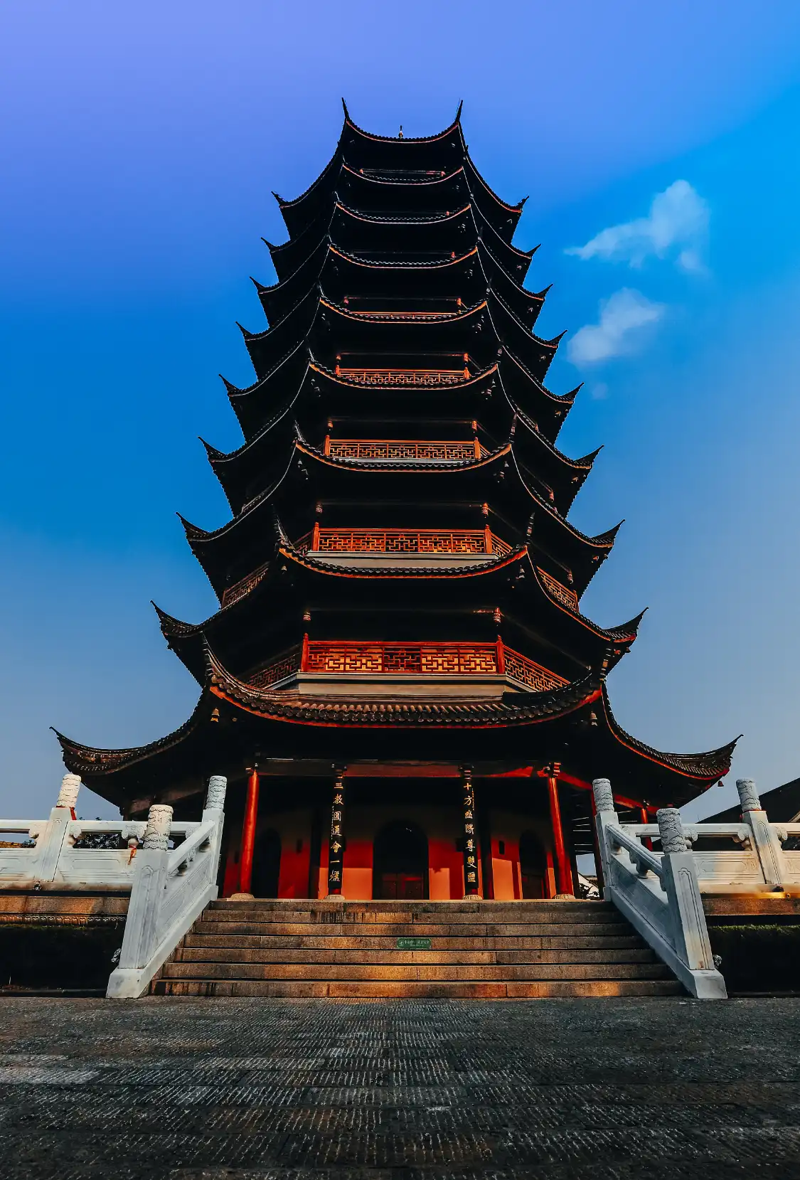 치윈 사원 구오스 파고다 주변 호텔