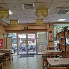 华莱士·全鸡汉堡(广育店) 여행 사진