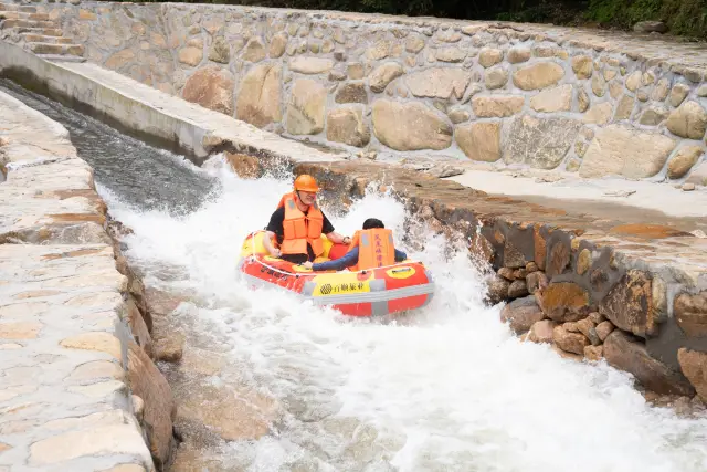 Rafting in Xinchang