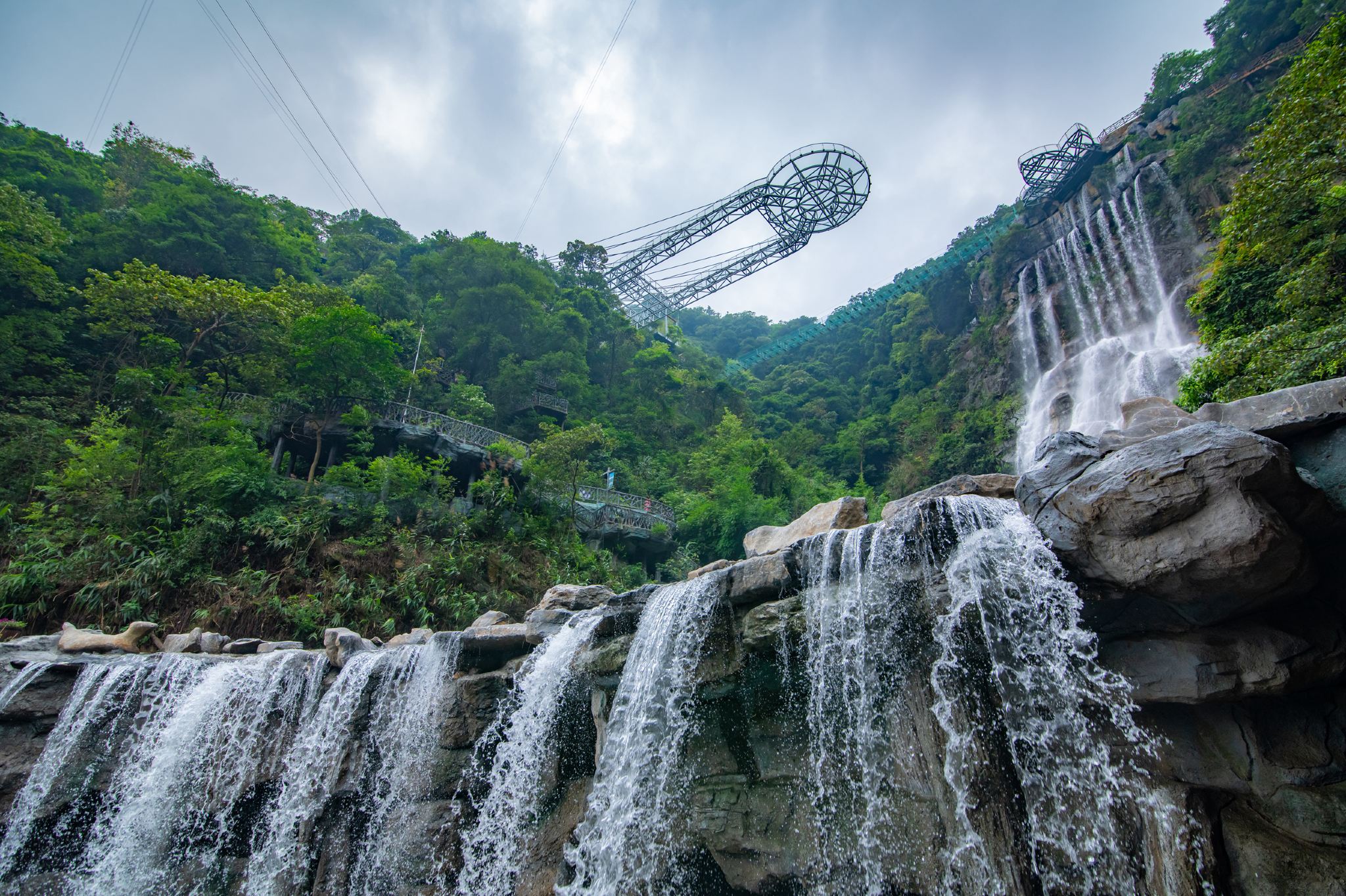 ทัวร์วันส่วนตัวที่กว่างโจวไปยังหุบเขากู่หลงและสะพานกระจก