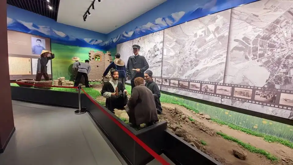 Hotels near Tashenku'ergan Tajike Zizhixian Museum