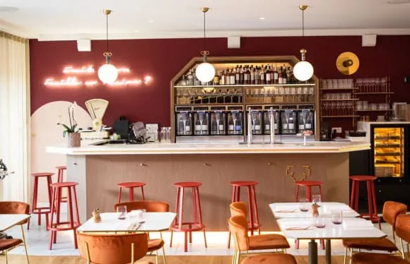 Castel De Tres Girard