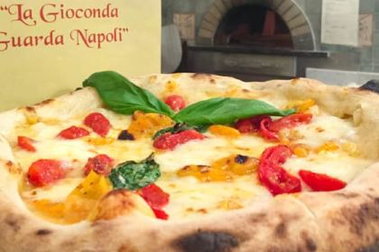 La Gioconda guarda Napoli