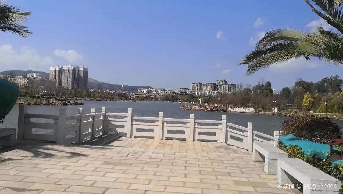 Hotels near Damselfly Lake
