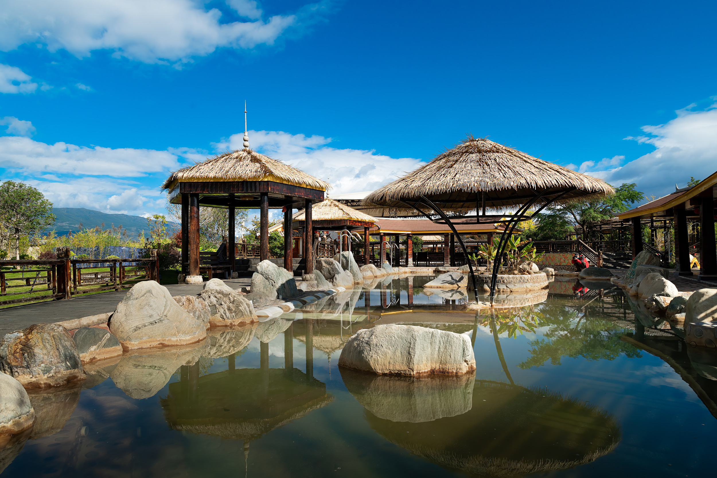 다리 바이족 자치주의 인기 온천명소