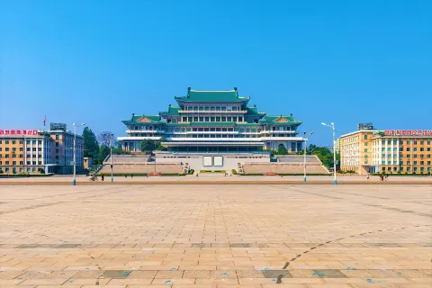 Piazza "Kim Il-sung"