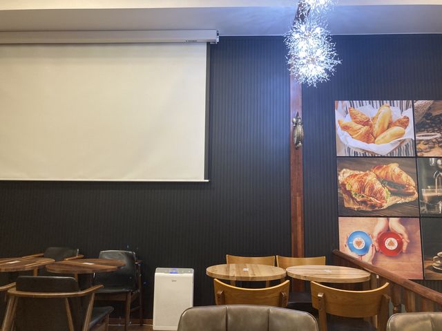 인테리어가 멋있는 빵카페