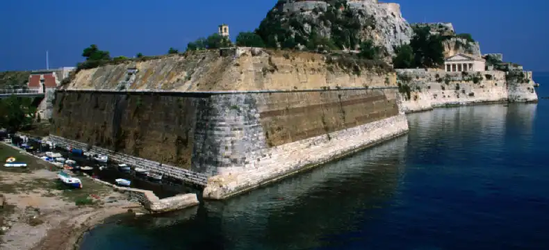 세르비아 박물관 주변 호텔