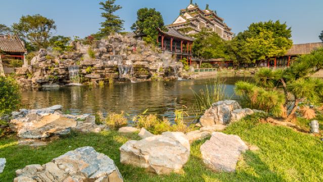 Foshan private guided one-day tour Qinghui Garden Fengjian Water Town Daliang Huagai Road Commercial Pedestrian Street Shunfengshan Park Shunde Happy Coast Ferris Wheel appearance