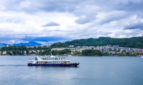 Sightseeing Boats in Qiandaohu