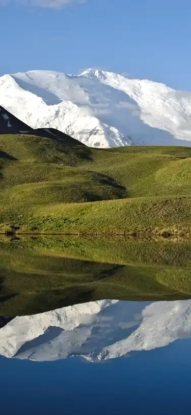 キルギスのプールのあるホテル