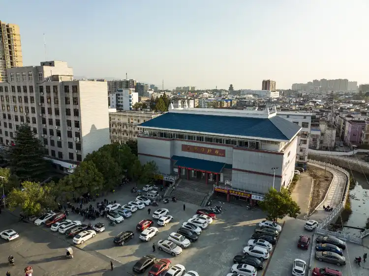 Hotels near Macheng Museum