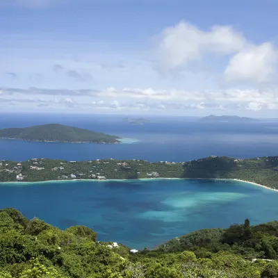 Отели рядом с достопримечательностью «Парк Магенс Бэй»