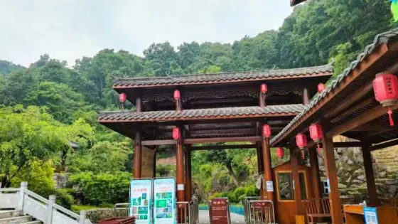 鬆滋顏將軍洞