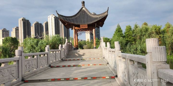 Fenghu Theme Park