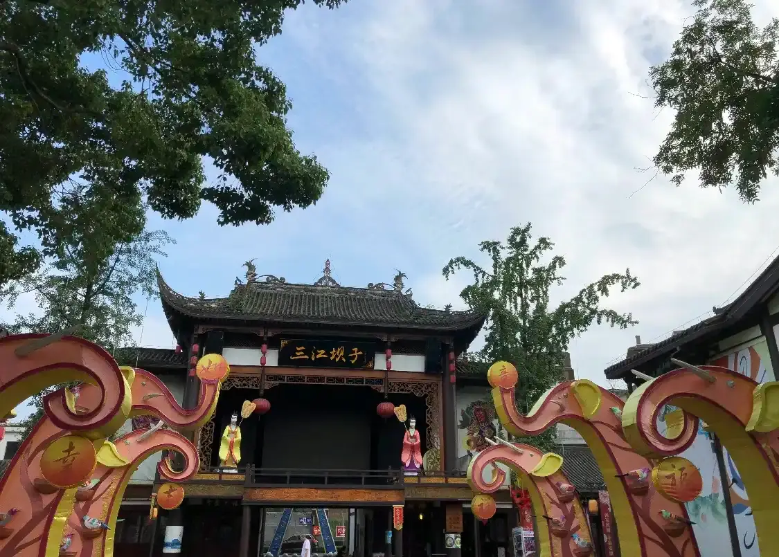 Hotels near Emei City
