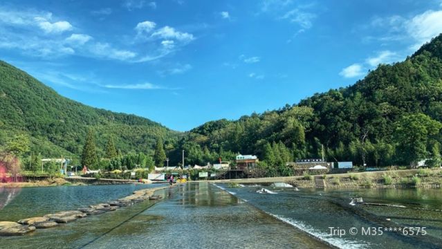 Fuyang Boiling Dam Scenic Area