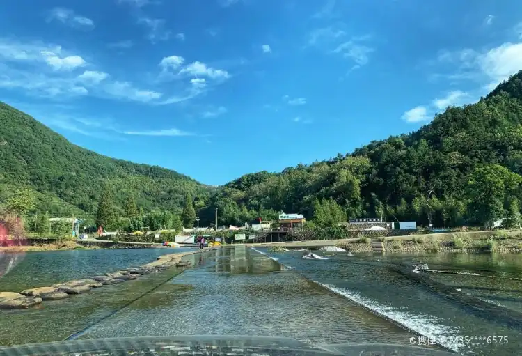 Hotels near Fuyang Boiling Dam Scenic Area