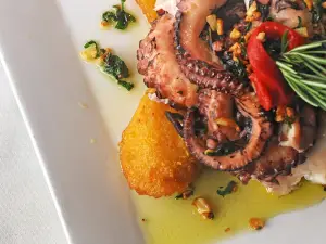 10 Rocks Tapas Bar & Restaurant