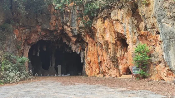 大小芝雲洞