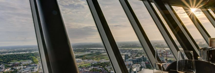 QOMO Restaurant & Bar