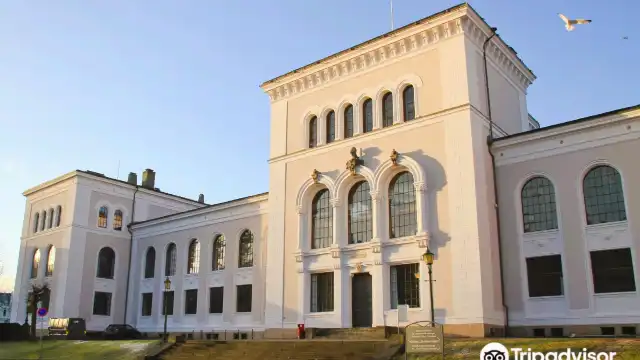 鄰近自然科學博物館的酒店