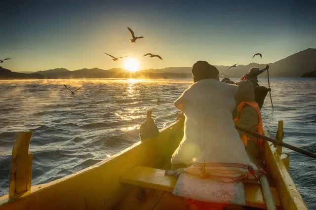 瀘沽湖觀賞日出