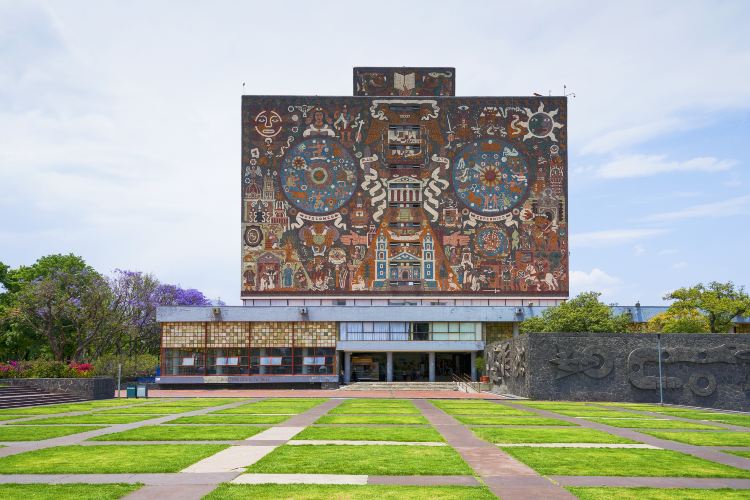 Compare 5 airports near Coyoacan