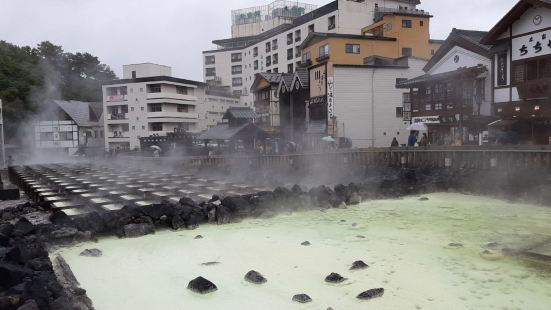 草津温泉に行くなら外せません。夜のライトアップも幻想的で素敵