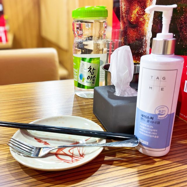  位於山林道的韓風小店， 炸雞一百多元足有十幾件！