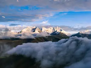 庫拉崗日雪山